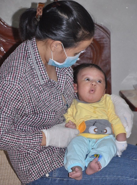 Người mẹ tội nghiệp lần thứ 3 đối mặt với án tử của con trai mình - 4 Căn bệnh khiến Đức Anh dễ bị nhiễm khuẩn nên mẹ của em phải thật cẩn trọng khi ở với con.