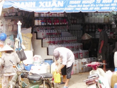 Kinh hoàng thực phẩm “ngậm” hóa chất - 1