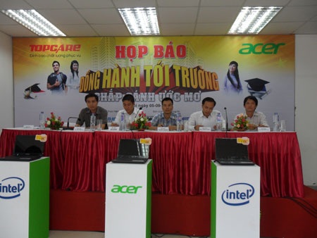 Laptop giá rẻ cùng sinh viên chắp cánh ước mơ - 1 Laptop giá rẻ cùng sinh viên chắp cánh ước mơ - 1