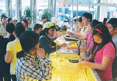 Đổ xô bán tháo vàng vì tin đồn thất thiệt - 1