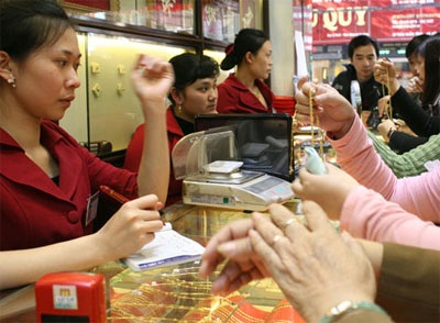 Vàng đột ngột đảo chiều, lập mức kỷ lục mới - 1