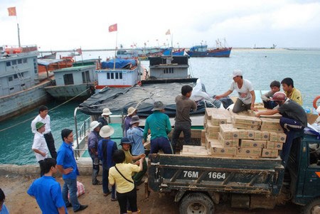Ngày hội hàng Việt đầu tiên trên huyện đảo Lý Sơn - 1 Ngày hội hàng Việt đầu tiên trên huyện đảo Lý Sơn - 1