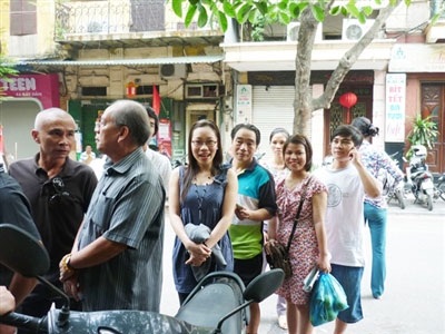 Bún “mắng”, cháo “chửi”, phở xếp hàng vẫn đắt khách - 1 Bún “mắng”, cháo “chửi”, phở xếp hàng vẫn đắt khách - 1
