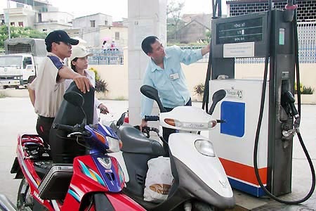 Giá xăng Việt Nam thấp hơn mặt bằng khu vực - 1 Giá xăng Việt Nam thấp hơn mặt bằng khu vực - 1