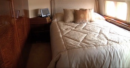 Ngắm chuyên cơ dát vàng của tỷ phú Donald Trump - 9 Ngắm chuyên cơ dát vàng của tỷ phú Donald Trump - 9