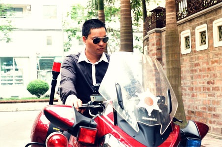 Doanh nhân chi hàng tỷ chơi mô tô “khủng” - 2 Doanh nhân chi hàng tỷ chơi mô tô “khủng” - 2