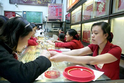 Vàng “hỗn loạn” giá - 2