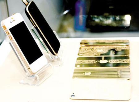 Choáng với điện thoại dát kim cương “made in Vietnam” - 3 Choáng với điện thoại dát kim cương “made in Vietnam” - 3
