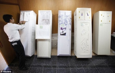 Kỳ lạ khách sạn cho người… chết - 6