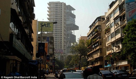 Tỷ phú vung tiền xây nhà tỷ đô để bỏ hoang - 3