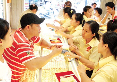 Vàng trong nước nỗ lực thu hẹp chênh lệch - 1 Vàng trong nước nỗ lực thu hẹp chênh lệch - 1