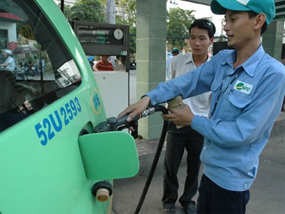 Giá xăng dầu ngược quy luật thị trường - 1 Giá xăng dầu ngược quy luật thị trường - 1