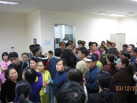 Tòa nhà cao nhất Việt Nam dọa cắt thang máy - 1