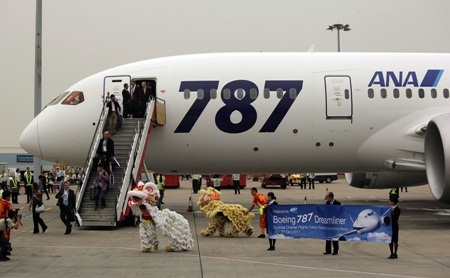 Siêu máy bay Dreamliner chính thức cất cánh - 2 Siêu máy bay Dreamliner chính thức cất cánh - 2