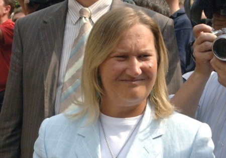 Nhìn lại những vụ bê bối đình đám của giới tỷ phú - 8