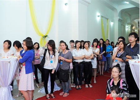 Nhommua trao giải chương trình “Khuyến mại vàng - Đón thu sang” - 1 Nhommua trao giải chương trình “Khuyến mại vàng - Đón thu sang” - 1