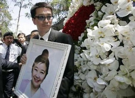 Những chuyện “gây sốc” của nữ tỷ phú thế giới - 5