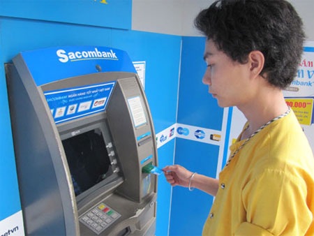 Chưa Tết, nhiều máy ATM đã hết tiền - 1