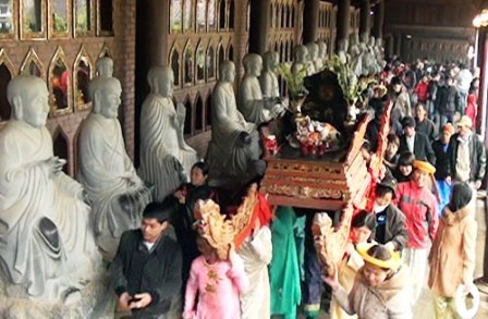 Đầu năm rủ nhau hành hương đón lộc - 1