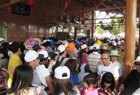 Du lịch Khánh Hòa bội thu trong dịp Tết 2012 - 1