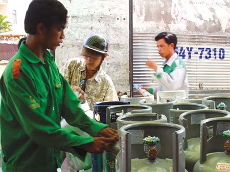 Chưa rõ cách bình ổn giá gas - 1 Chưa rõ cách bình ổn giá gas - 1