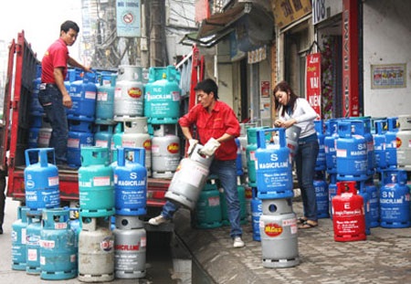 Giá gas tăng mạnh, ai chịu trách nhiệm? - 1 Giá gas tăng mạnh, ai chịu trách nhiệm? - 1