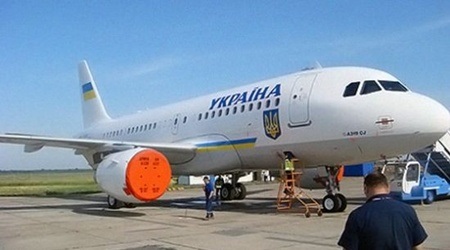 Chiêm ngưỡng máy bay mạ vàng của tổng thống Ukraina - 1 Chiêm ngưỡng máy bay mạ vàng của tổng thống Ukraina - 1
