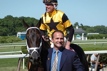 Thành triệu phú nhờ dám…bỏ việc - 3