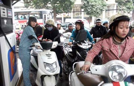 Đại lý xăng dầu đồng loạt bị “cắt” bớt hoa hồng - 1