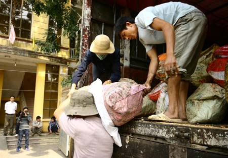 Người tiêu dùng bị “móc túi” ngày càng tinh vi - 1 Người tiêu dùng bị “móc túi” ngày càng tinh vi