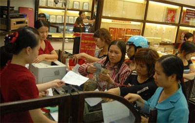 Giá vàng tăng nhẹ, cao hơn thế giới 2,4 triệu đồng/lượng