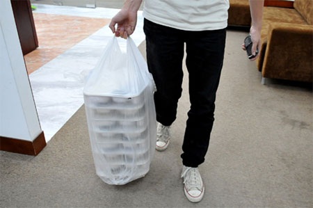 Dịch vụ cơm “ảo” đắt khách ngày nắng đổ lửa