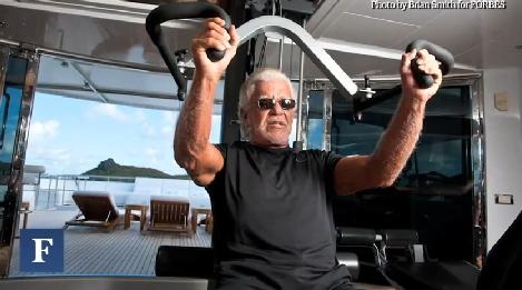 Tỷ phú chơi siêu du thuyền tốn 12 tỷ/tuần