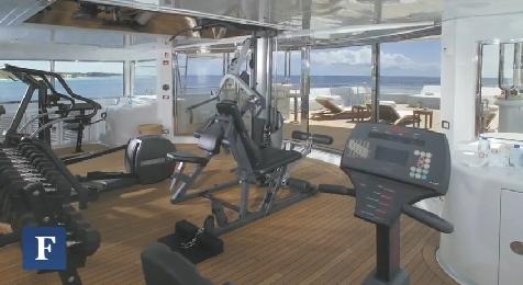 Tỷ phú chơi siêu du thuyền tốn 12 tỷ/tuần