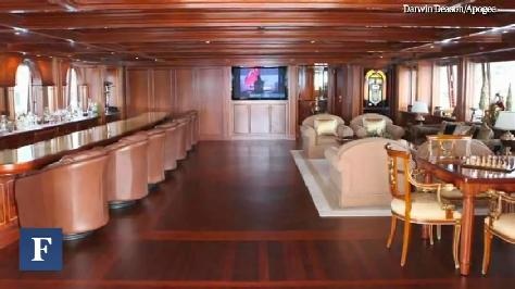 Tỷ phú chơi siêu du thuyền tốn 12 tỷ/tuần