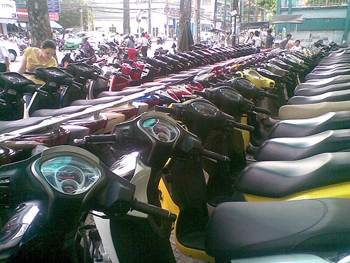 Xe máy rớt giá thê thảm