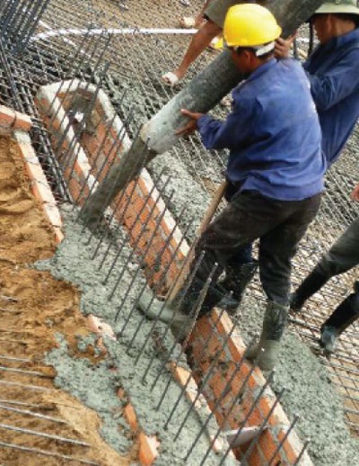 Bê tông tự trộn: Rẻ mà hóa đắt - 2 Thi công với bê tông tươi.