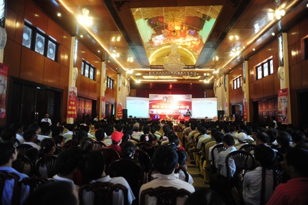 Hơn 500 khách mời là Đại lý, nhà xưởng, kỹ thuật viên sơn tới tham dự hội thảo