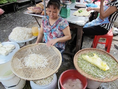 Nho, mận, lựu Trung Quốc và giá đỗ đều có độc - 1 40% mẫu giá đỗ tại Hà Nội có chứa vi sinh vật gây bệnh.