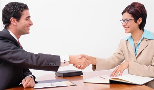 Không nên “khơi mào” chuyện tiền nong cho tới khi nhận được lời đề nghị công việc