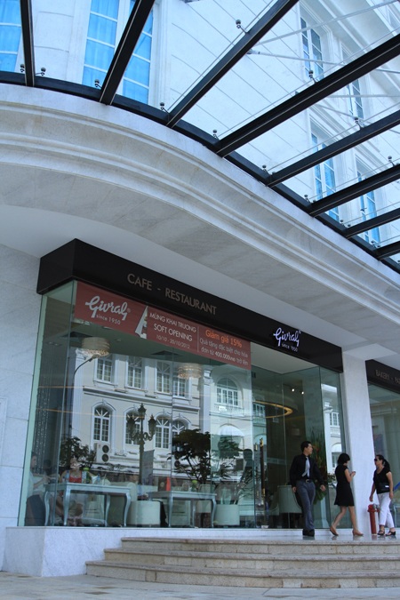 Quán café Givral – nơi gắn liền với văn hóa, lịch sử của Sài Gòn đã có mặt trở lại tại