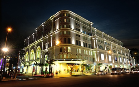 Vincom Center A về đêm như viên ngọc lấp lánh giữa lòng Sài Gòn