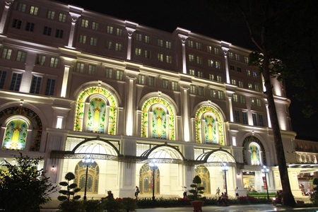 Săn hàng hiệu “khủng” tại Vincom Center A