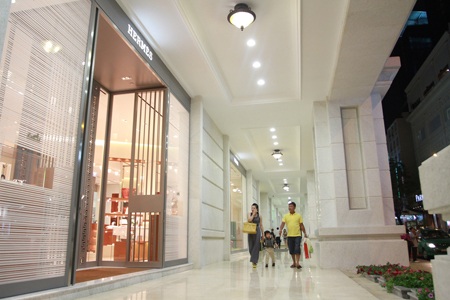 Săn hàng hiệu “khủng” tại Vincom Center A