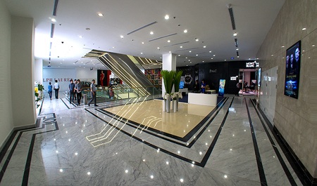 Săn hàng hiệu “khủng” tại Vincom Center A