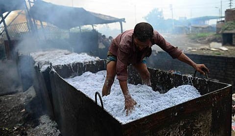 Đằng sau những đôi giày da đắt tiền - 1 Đằng sau những đôi giày da đắt tiền