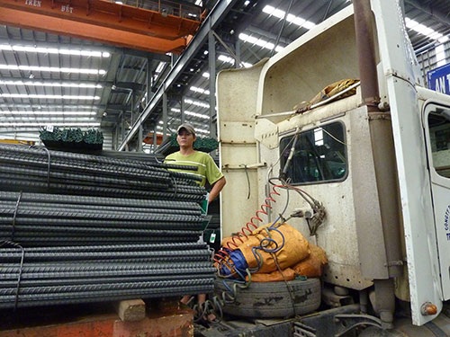 Ùn ùn nhập thép Trung Quốc - 1 Các doanh nghiệp thép trong nước đang gặp nhiều khó khăn trong tiêu thụ sản phẩm