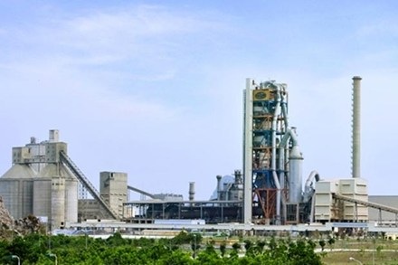 4 nhà máy xi măng nợ, lỗ hàng nghìn tỉ đồng - 1 Nhà máy ximăng Cẩm Phả đang ngập sâu trong lỗ, nợ nhiều nghìn tỉ đồng.