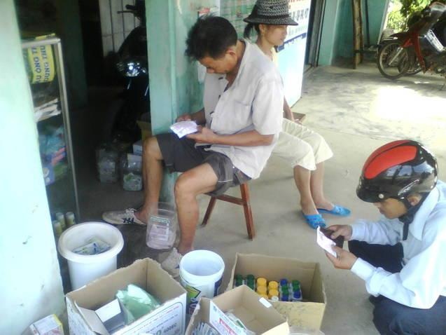 Người dân cần đọc kỹ công dụng, nguồn gốc khi mua hóa chất BVTV.