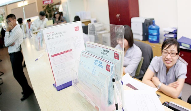 Bốn điểm “ngược đời” của TTCK Việt Nam - 1 Nên tách CTCK ra làm 2 loại: môi giới thì không tự doanh và ngược lại